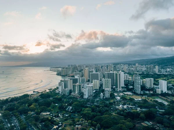 Una Vista Aerea Edifici Honolulu Sulle Coste Verdi Oahu Hawaii — Foto Stock