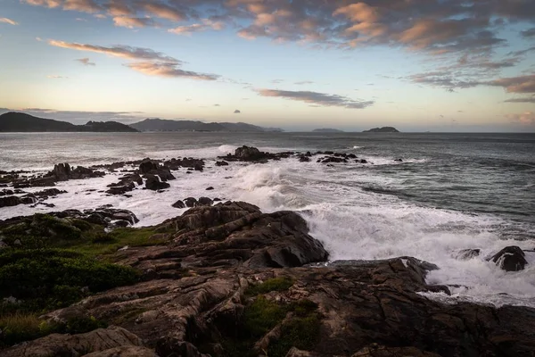 Una Vista Tramonto Del Paesaggio Roccioso — Foto Stock