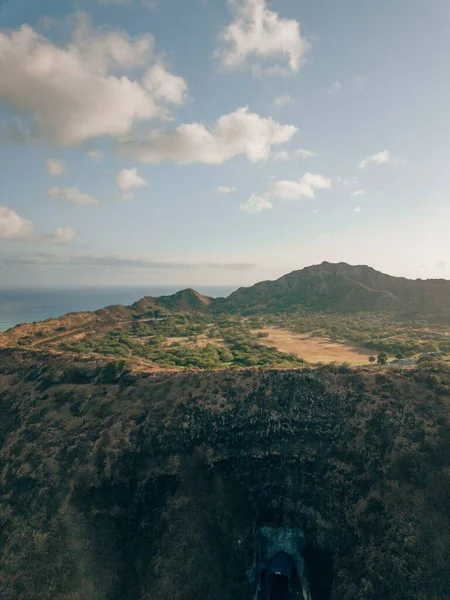 Een Vogelperspectief Van Groene Diamond Head Honolulu Hawaii Een Zonnige — Stockfoto