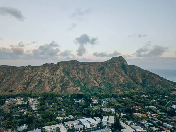 Widok Lotu Ptaka Budynków Zboczu Zielonej Diamentowej Głowy Honolulu Hawaje — Zdjęcie stockowe