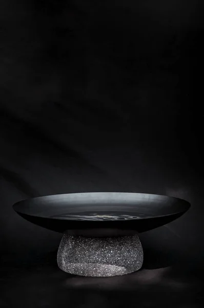 Black Bowl Natural Stone Base Works Pot Just Stores Water — Stock Photo, Image