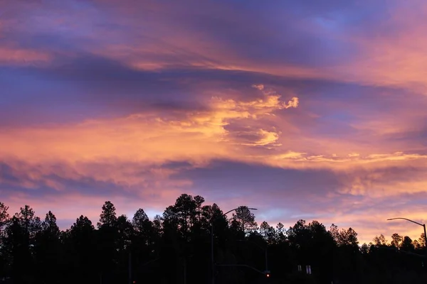Uno Scenario Drammatico Bellissimo Tramonto Vibrante Nel Cielo Con Nuvole — Foto Stock