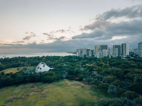 Uma Vista Panorâmica Dos Edifícios Waikiki Honolulu Nas Costas Oahu — Fotografia de Stock