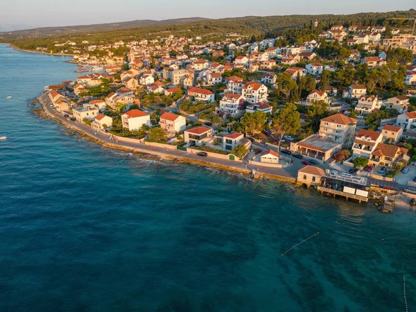 Een Luchtfoto Van Huizen Zee Sutivan Brac Kroatië — Stockfoto