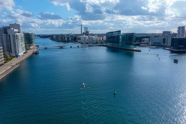 Widok Lotu Ptaka Kopenhagi Port Przeciw Błękitnym Zachmurzonym Tle Nieba — Zdjęcie stockowe