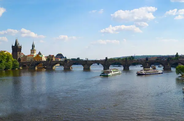 チェコ プラハのカレル橋の景観 — ストック写真