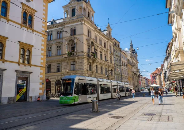 Spårvagn Och Människor Huvudgata Centrum Graz Österrike — Stockfoto