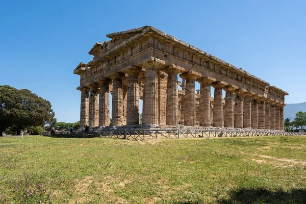 紀元前550年から紀元前450年の間にイタリア カンパニア州のパエストゥムのヘラ神殿 英語版 Doric Order Temple — ストック写真