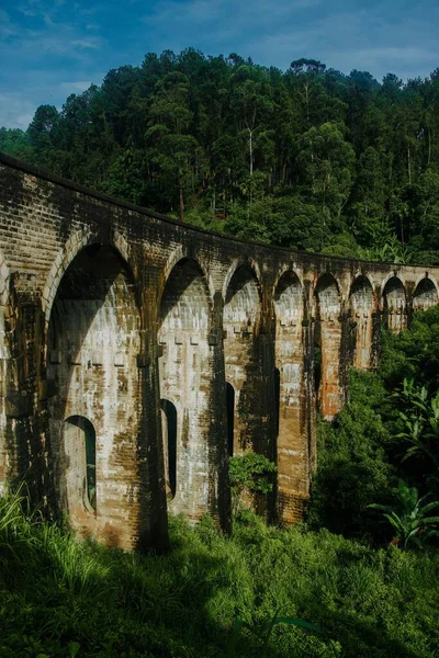 Eine Vertikale Aufnahme Der Neun Bogen Brücke Demodara Sri Lanka — Stockfoto