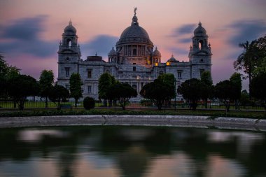 Gün batımında Victoria Anıtı 'nın büyüleyici manzarası, Kolkata, Hindistan