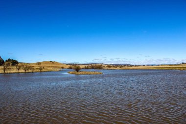 Glen Innes, NSW, Avustralya 'da güneşli bir günde Beardy Waters' ın güzel bir manzarası.