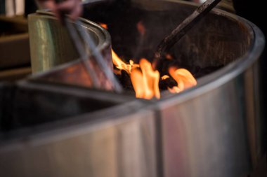 Pişirme işlemi için ateş yakılacak.