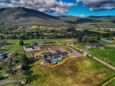 Victoria, Avustralya 'daki Dandenong Dağı' nın hava manzarası.