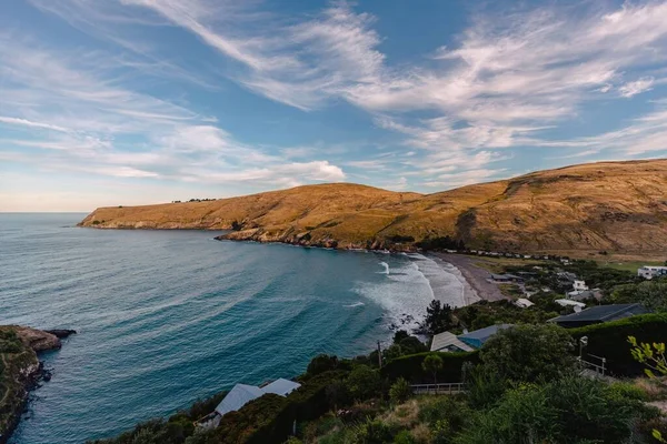 Una Bella Vista Della Montagna Vicino All Oceano Sotto Cielo — Foto Stock