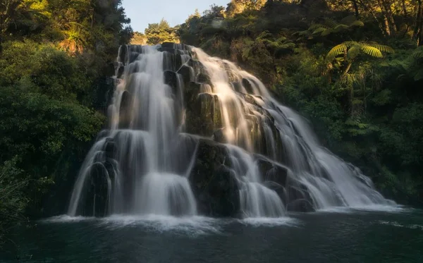 Deslumbrante Cachoeira Cascata Owharoa Falls Nova Zelândia — Fotografia de Stock