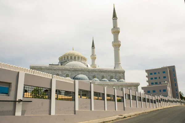 Uma Vista Fachada Edifício Mesquita Ali Jimale Mogadíscio — Fotografia de Stock