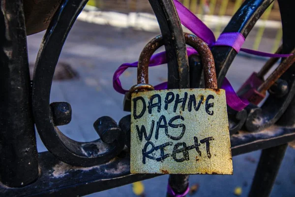 Primer Plano Candado Dedicado Asesinato Periodista Daphne Caruana Galizia Valeta — Foto de Stock