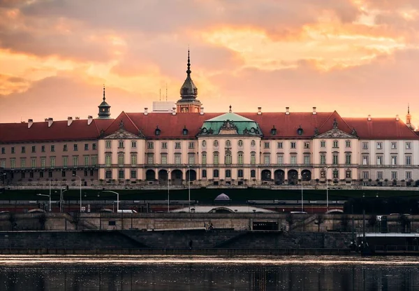 Dramatisk Solnedgång Över Kungliga Slottet Warszawa — Stockfoto