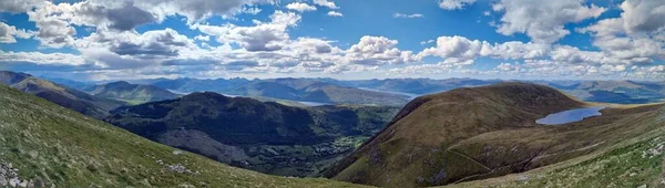 Панорамный Вид Вершины Горы Пейзаж Облачным Небом — стоковое фото