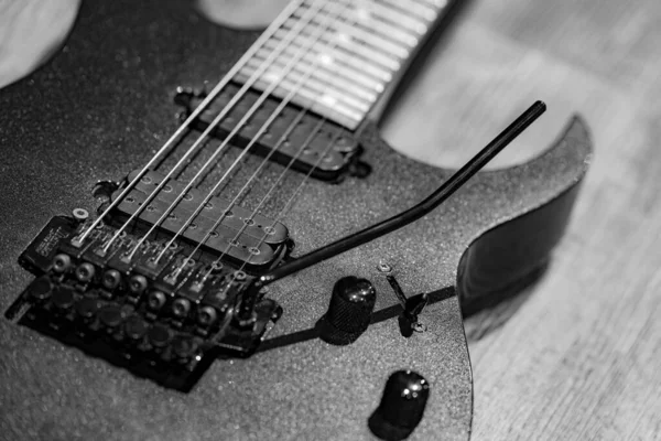 Nahaufnahme Einer Gitarre Graustufen — Stockfoto