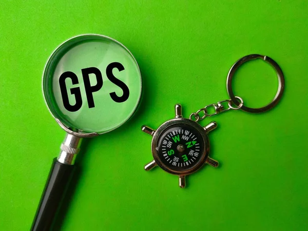 Ovanifrån Kompass Och Förstoringsglas Med Ordet Gps Grön Bakgrund — Stockfoto