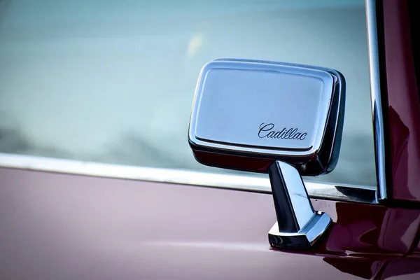 Closeup Shot Side Mirror Old Cadillac — Stock Photo, Image