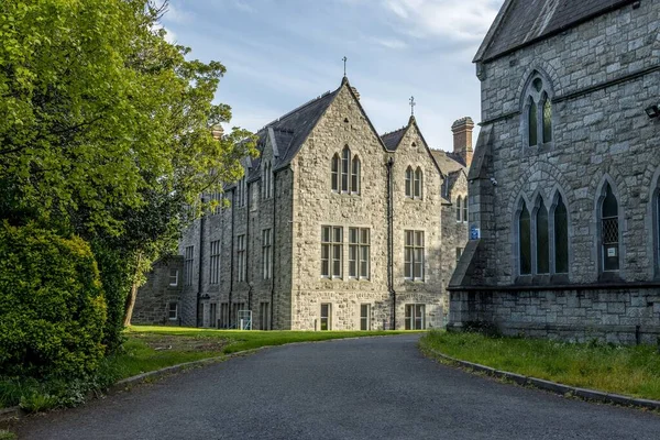 Ein Hübsches Historisches Backsteingebäude Dublin Irland Einem Sonnigen Tag Mit — Stockfoto