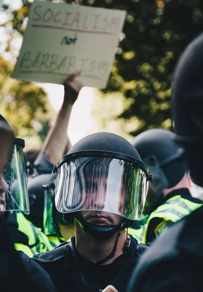 Das Vertikale Porträt Eines Unglücklichen Polizisten Während Des Protests Boston — Stockfoto