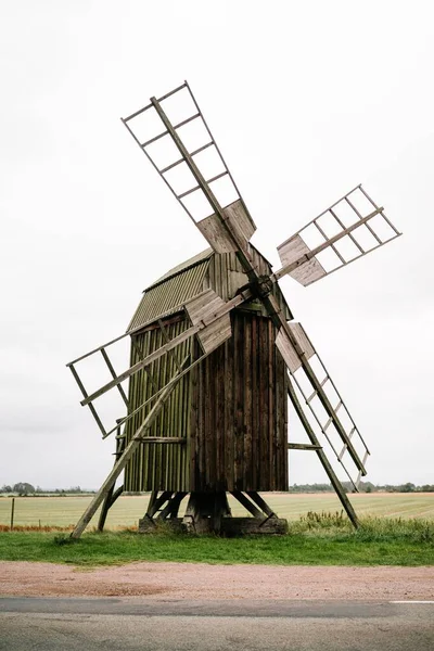 Vertical Shot Windmill Scandinavia Lerkaka Vaderkvarnar Oland Sweden — Stock Photo, Image
