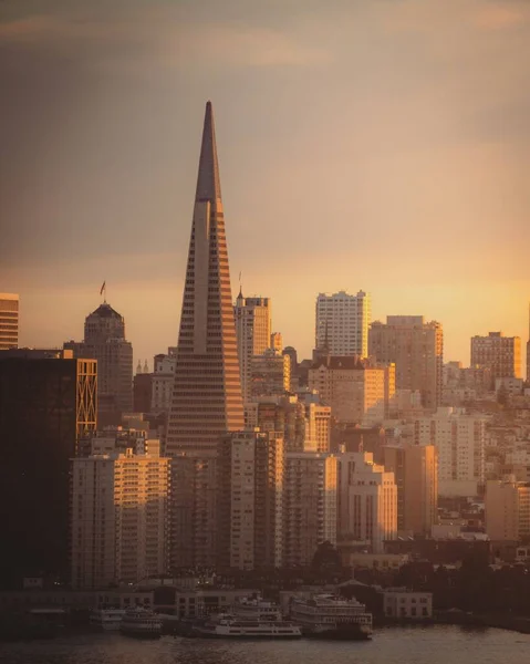 Uma Paisagem Edifícios Urbanos Modernos Pôr Sol São Francisco Eua — Fotografia de Stock