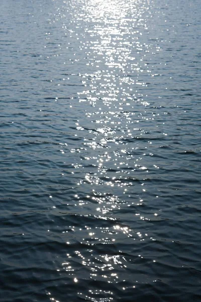 Blick Auf Das Sonnenlicht Glühende Meerwasser — Stockfoto