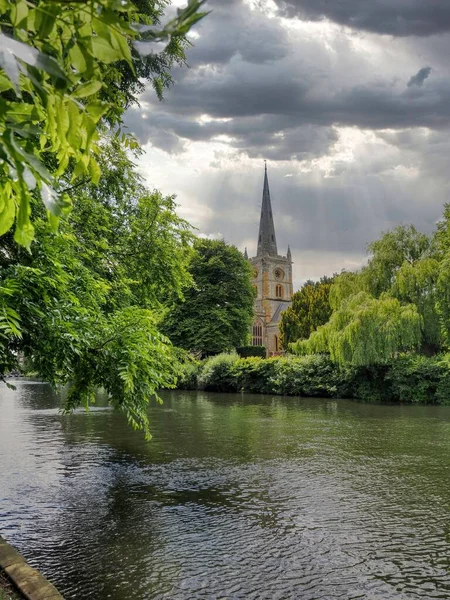 Eine Vertikale Aufnahme Der Holy Trinity Church Stratford Avon England — Stockfoto