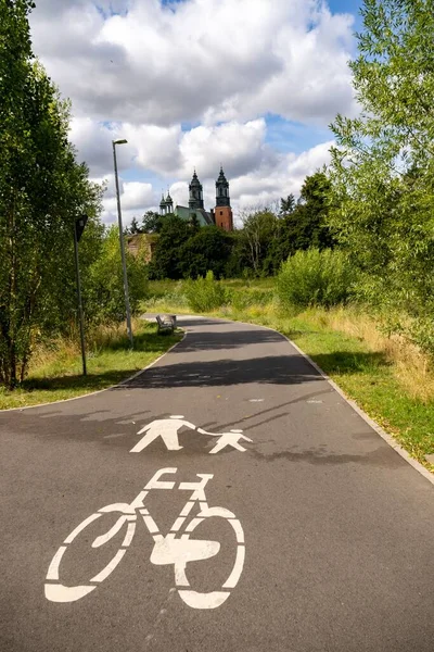 Une Route Asphaltée Avec Symbole Piéton Vélo Menant Île Tumski — Photo