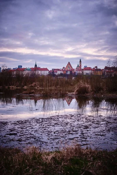 Vertical Shot Warsaw City Reflecting Lake — Stock Photo, Image