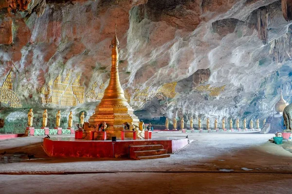 Una Hermosa Vista Estatua Buda Dentro Cueva Kaw Thaung Hpa —  Fotos de Stock