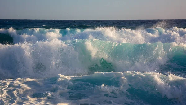 Dramáticas Olas Mar Tormentosas Día Soleado — Foto de Stock