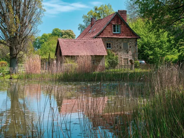 Una Piccola Casa Vicino Lago Laves Kulturpfad Holle — Foto Stock