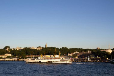 İstanbul Eminonu manzaralı feribot, hindi.