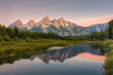 Grand Teton Ulusal Parkı 'nda gün batımının güzel bir görüntüsü, Jackson, WY