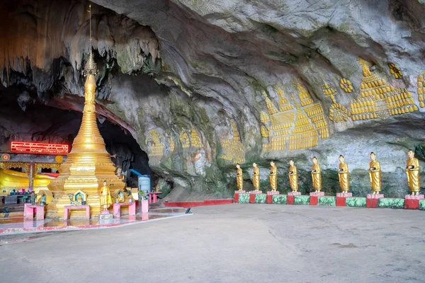 Una Hermosa Vista Estatua Buda Dentro Cueva Kaw Thaung Hpa —  Fotos de Stock