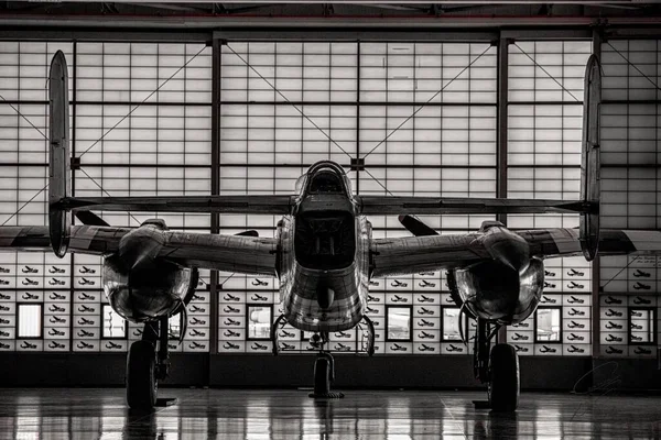Grayscale Bomber Aircraft Hall — Stock Photo, Image