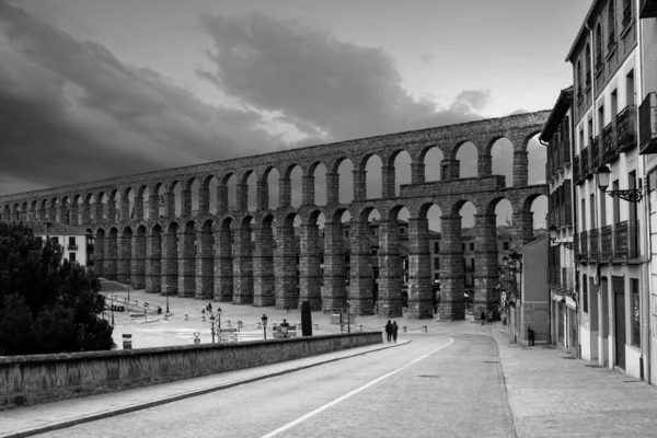 Grayscale Shot Aqueduct Segovia Cloudy Sky Segovia Spain — Stock Photo, Image