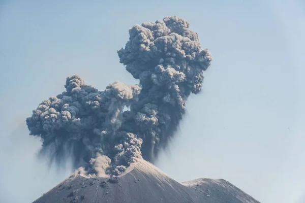 Scenery Volcano Erupting Hazardous Gases Sky — Stock Photo, Image