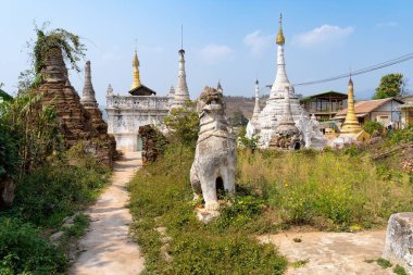 Gün boyunca küçük Bagan, Hsipaw ve Myanmar 'ın güzel bir çekimi.