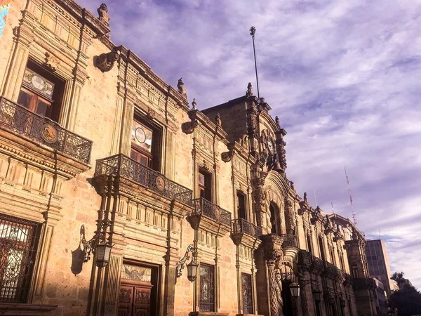 Guadalajara Meksika Daki Eski Hükümet Sarayı Nın Cephesini Aydınlatan Güneş — Stok fotoğraf