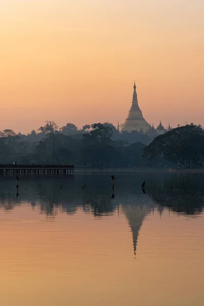 Vue Verticale Pagode Shwedagon Depuis Parc General Aung San Yangon — Photo