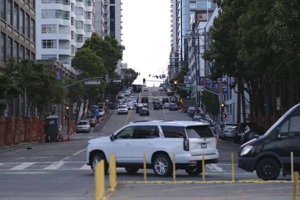 Gündüz Vakti San Francisco Trafiğin Yoğun Olduğu Bir Yol — Stok fotoğraf