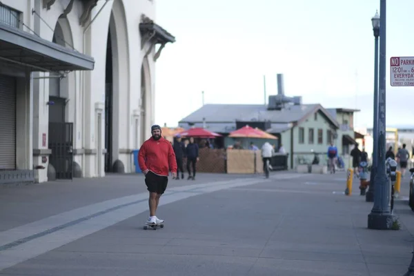 Joven Barbudo Montando Monopatín Una Calle San Francisco — Foto de Stock