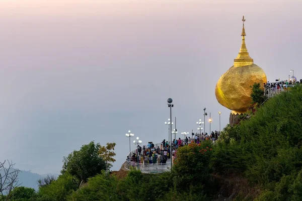 Myanmar Daki Kinpun Köyünün Yakınındaki Altın Kaya Nın Güzel Bir — Stok fotoğraf