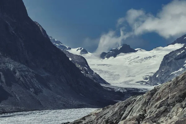 Una Vista Panorámica Del Pico Nevado Montaña —  Fotos de Stock